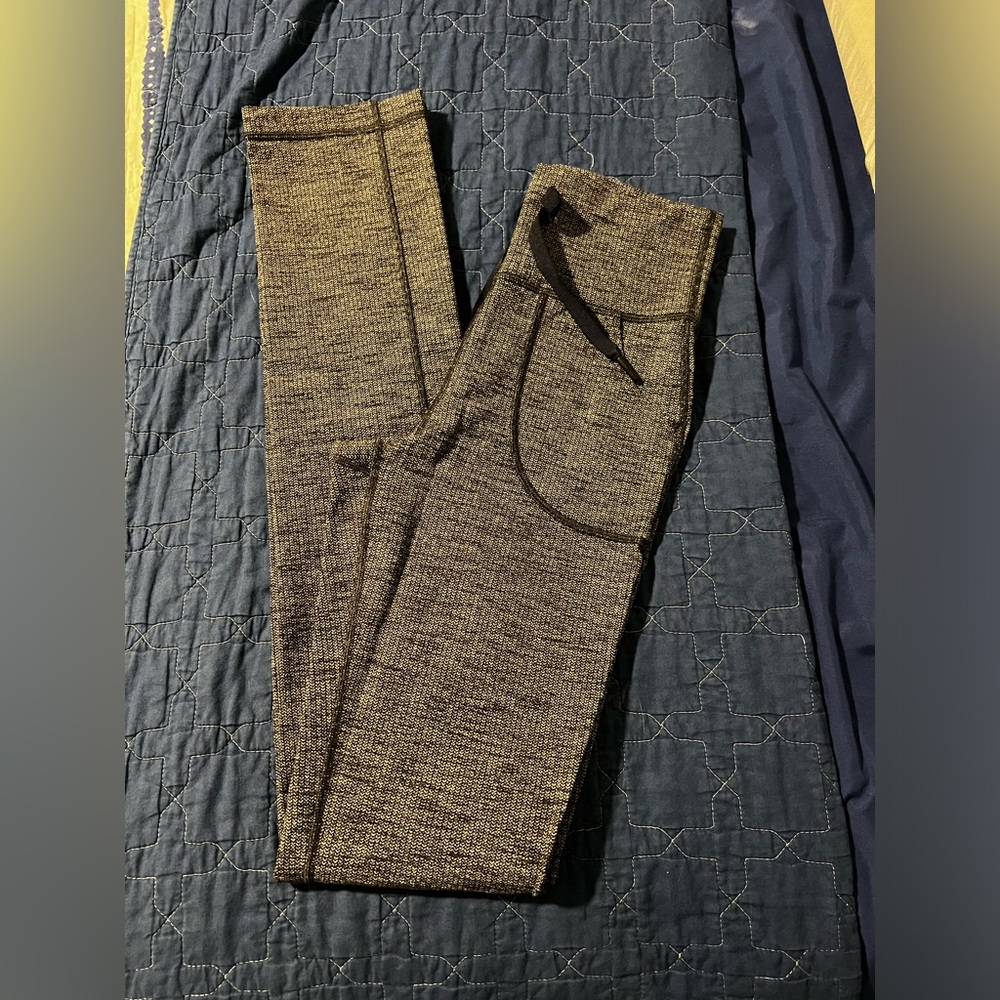 Lululemon Pants - Size 4